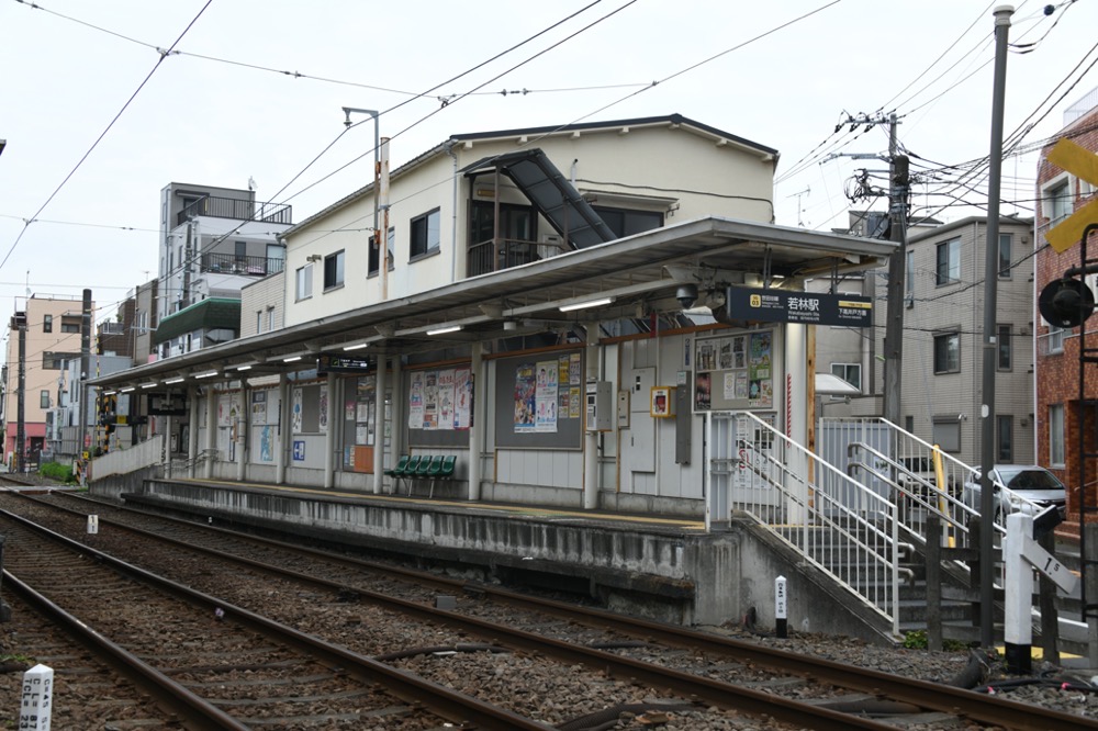 若林駅下りホーム全景（下高井戸方）／2025年8月16日 若林駅