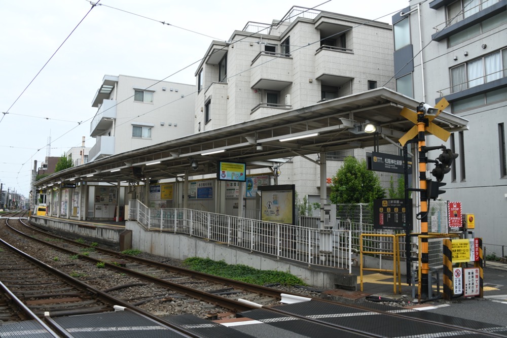 松陰神社前駅上りホーム全景（三軒茶屋方）／2025年8月16日 松陰神社前駅