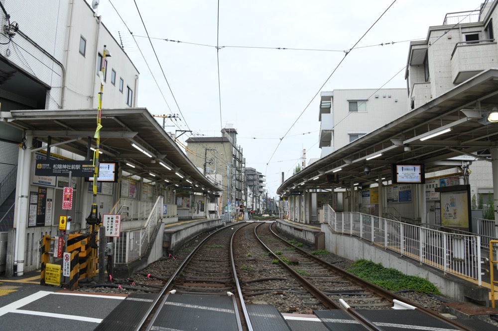 松陰神社前駅全景（三軒茶屋方）／2025年8月16日 松陰神社前駅