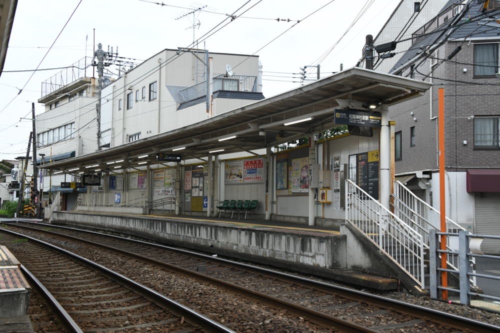 松陰神社前駅下りホーム全景（下高井戸方）／2025年8月16日 松陰神社前駅