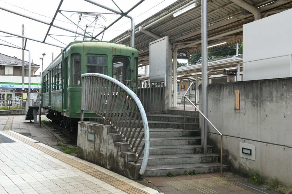 宮の坂駅下りホーム入口（三軒茶屋方）／2025年8月16日 宮の坂駅