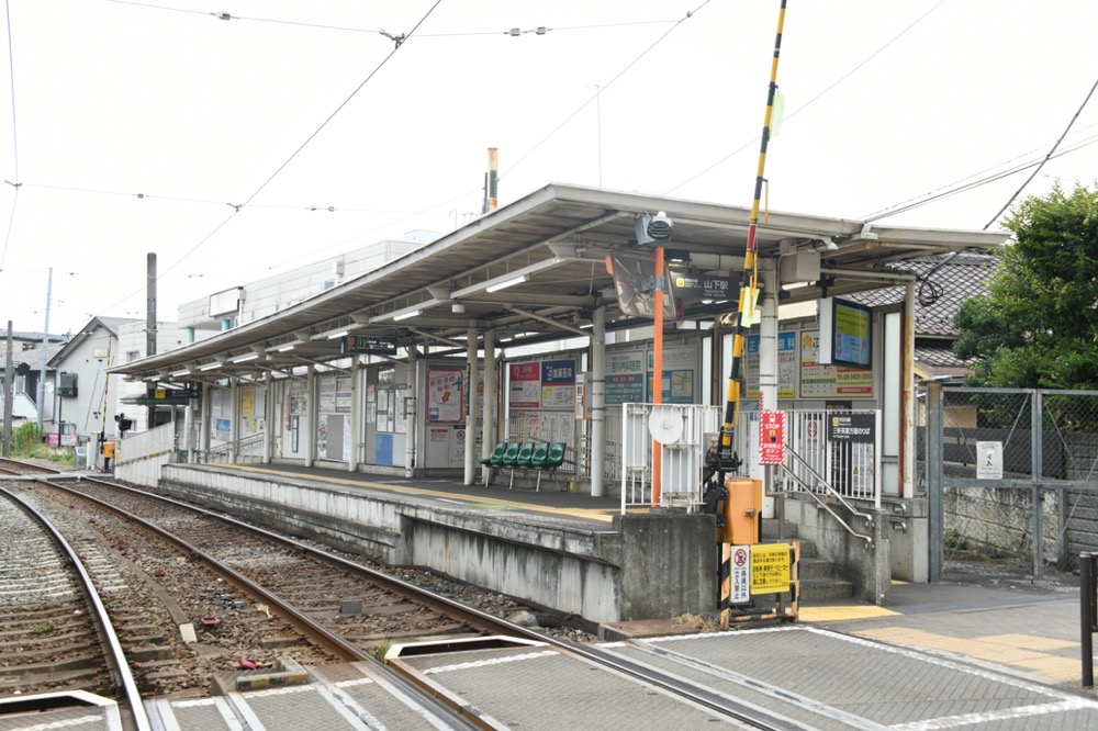 山下駅上りホーム全景（三軒茶屋方）／2025年8月16日 山下駅