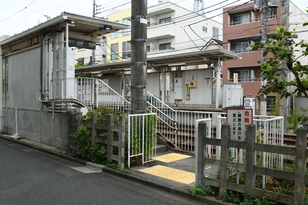 松原駅上りホーム入口（下高井戸方）／2025年8月16日 松原駅