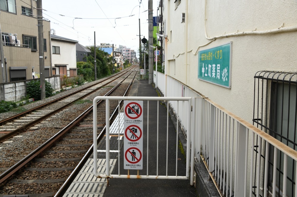20251023_001 上町駅下り車両交換用ホーム/2025年10月23日 上町駅
