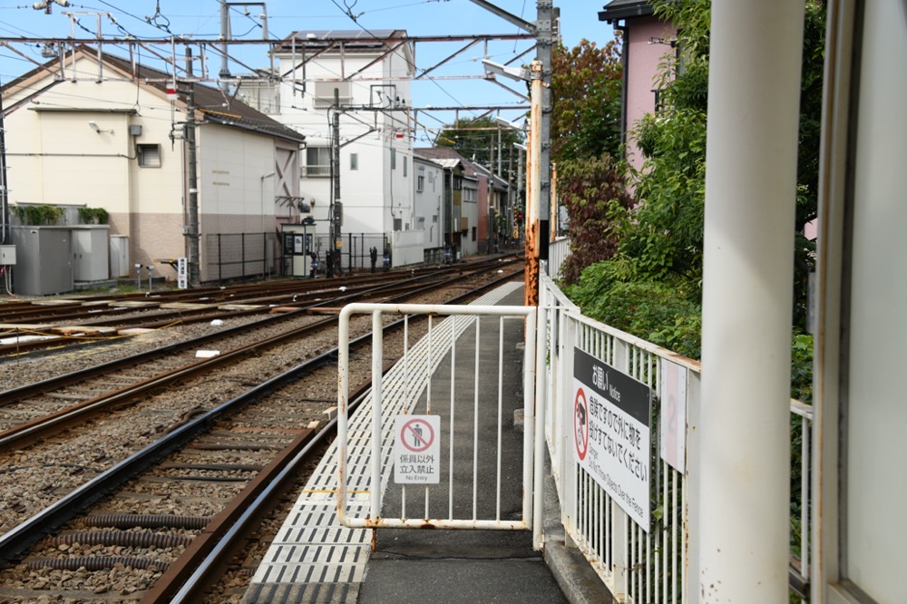 20251023_002 上町駅上り車両交換用ホーム/2025年10月23日 上町駅