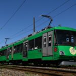 304編成「世田谷線開通100周年記念ヘッドマークステッカー／東京グリーンビズ」／2025年11月17日 松陰神社前〜若林間